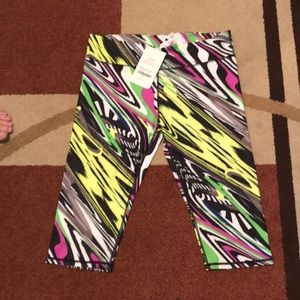 NWT Fabletics Short Capri